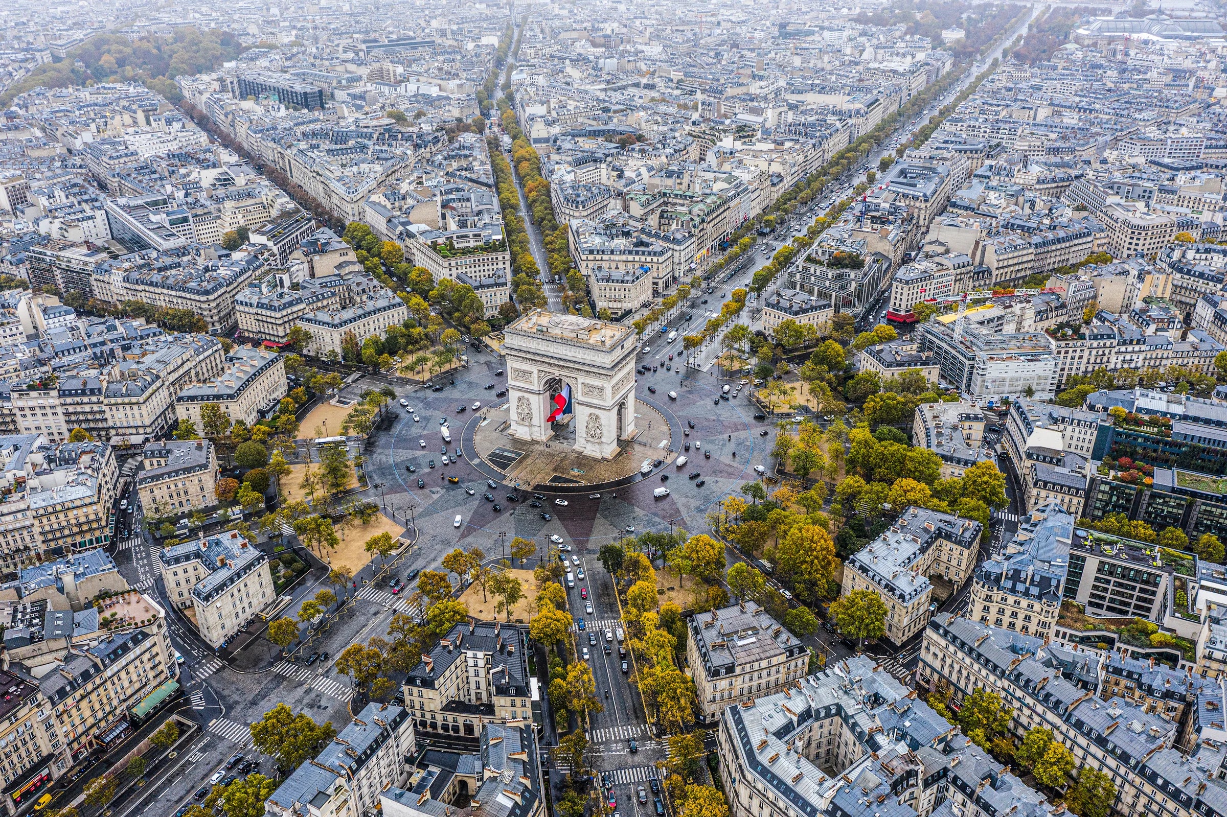 Vue aérienne de Paris, Arc de Triomphe et Champs-Élysées - boutique Longévité Paris