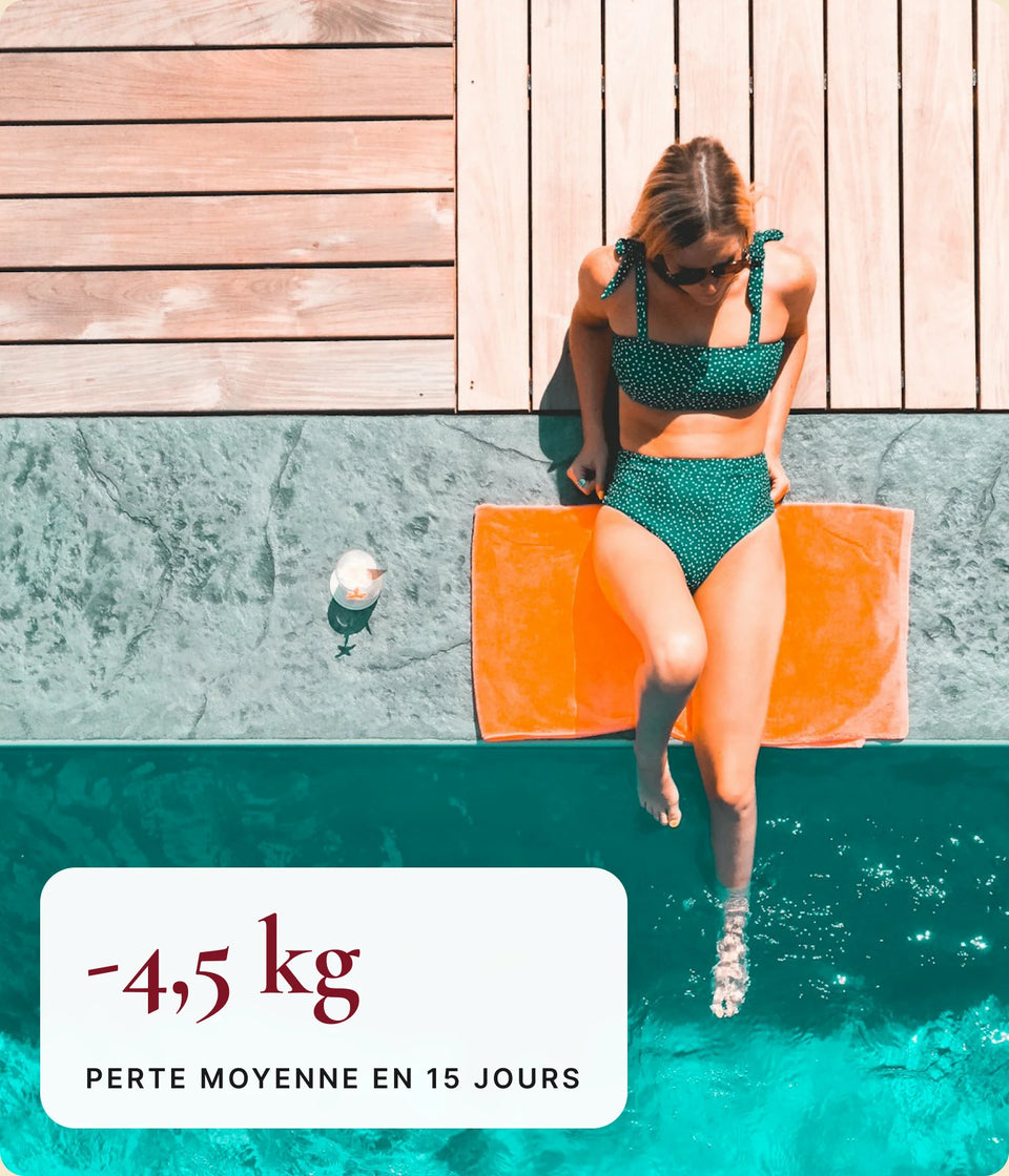 Femme souriante en forme avec le résultat « -4,5 kg, perte moyenne en 15 jours » de la méthode Longévité Paris